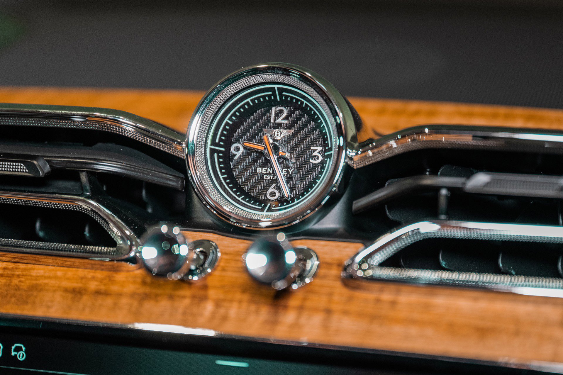 New 2025 Bentley Bentayga image 34