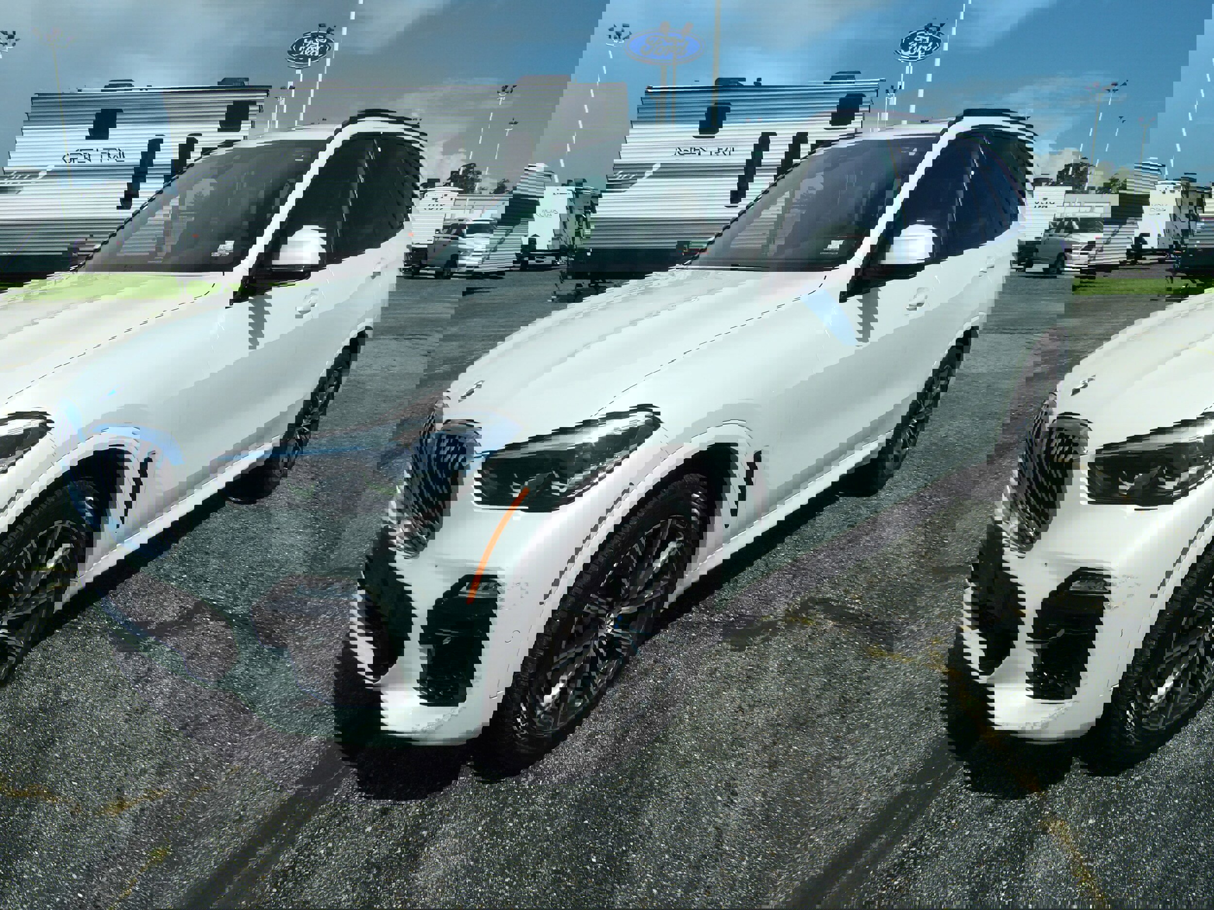 Used 2019 BMW X5 xDrive40i w/ M Sport Package image 2