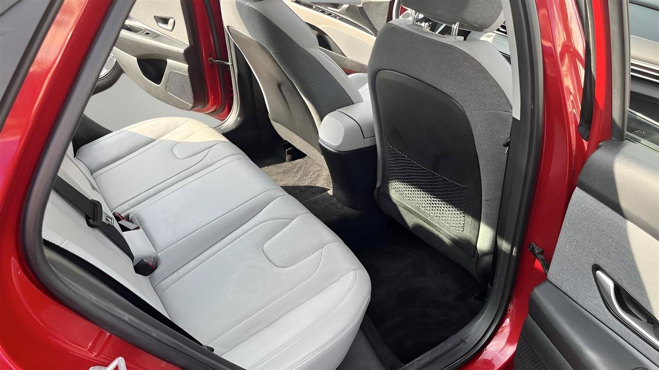 Used 2023 Hyundai Elantra Limited w/ Cargo Package FWD image 29