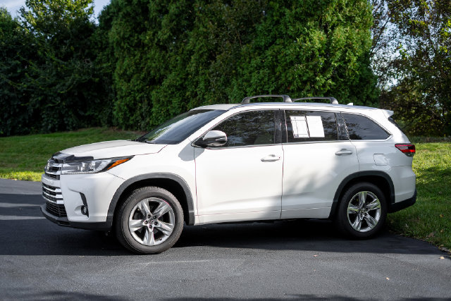 Used 2019 Toyota Highlander Limited FWD image 8