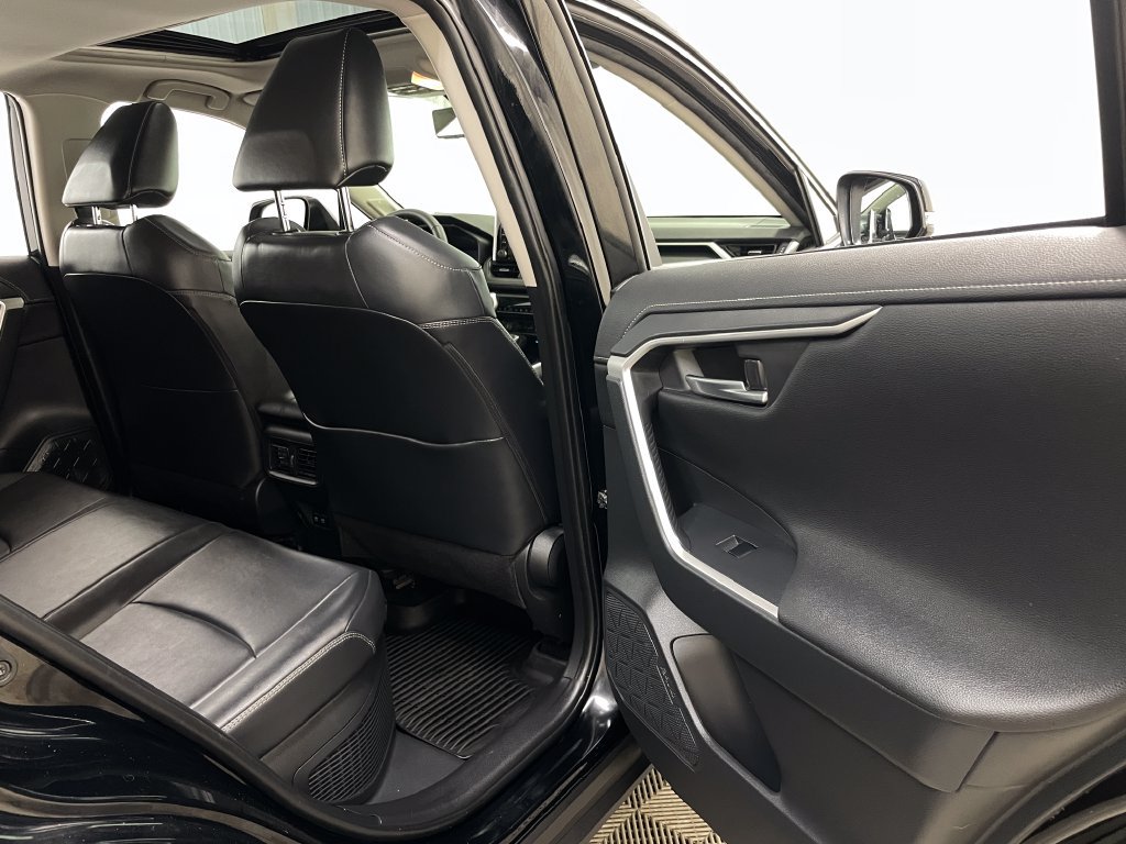 Used 2019 Toyota RAV4 Limited w/ Carpet Mat Package AWD/4WD image 39