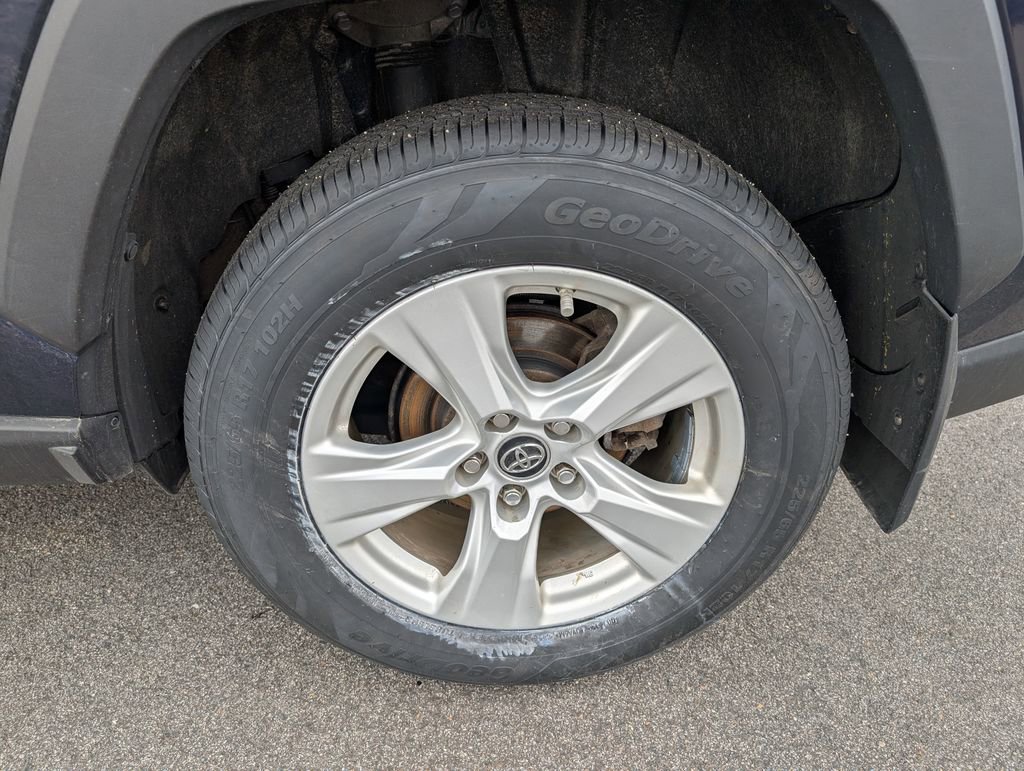 Used 2019 Toyota RAV4 XLE w/ All Weather Liner Package AWD/4WD image 9