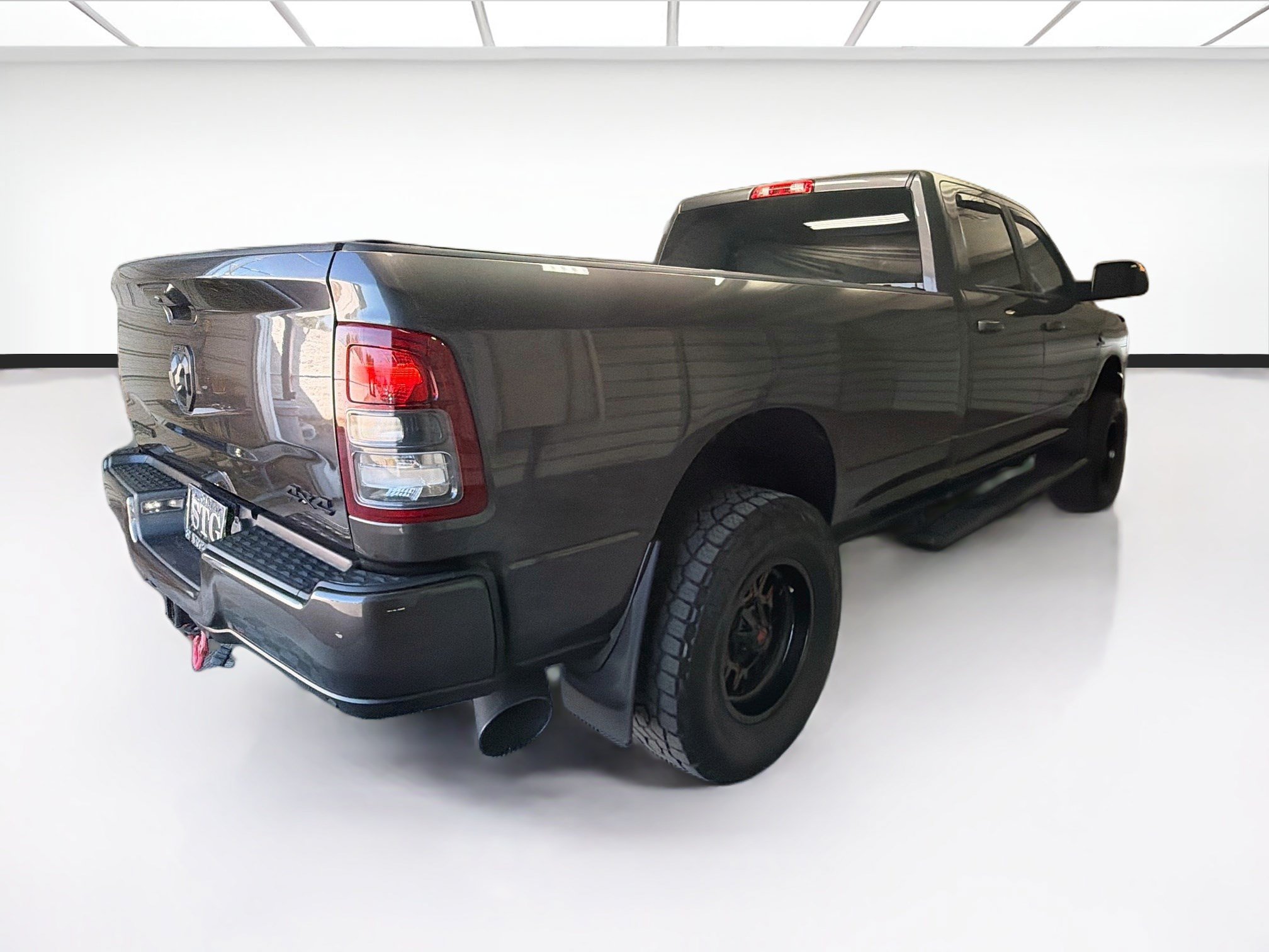 Used 2022 RAM 3500 Big Horn w/ Night Edition AWD/4WD image 4
