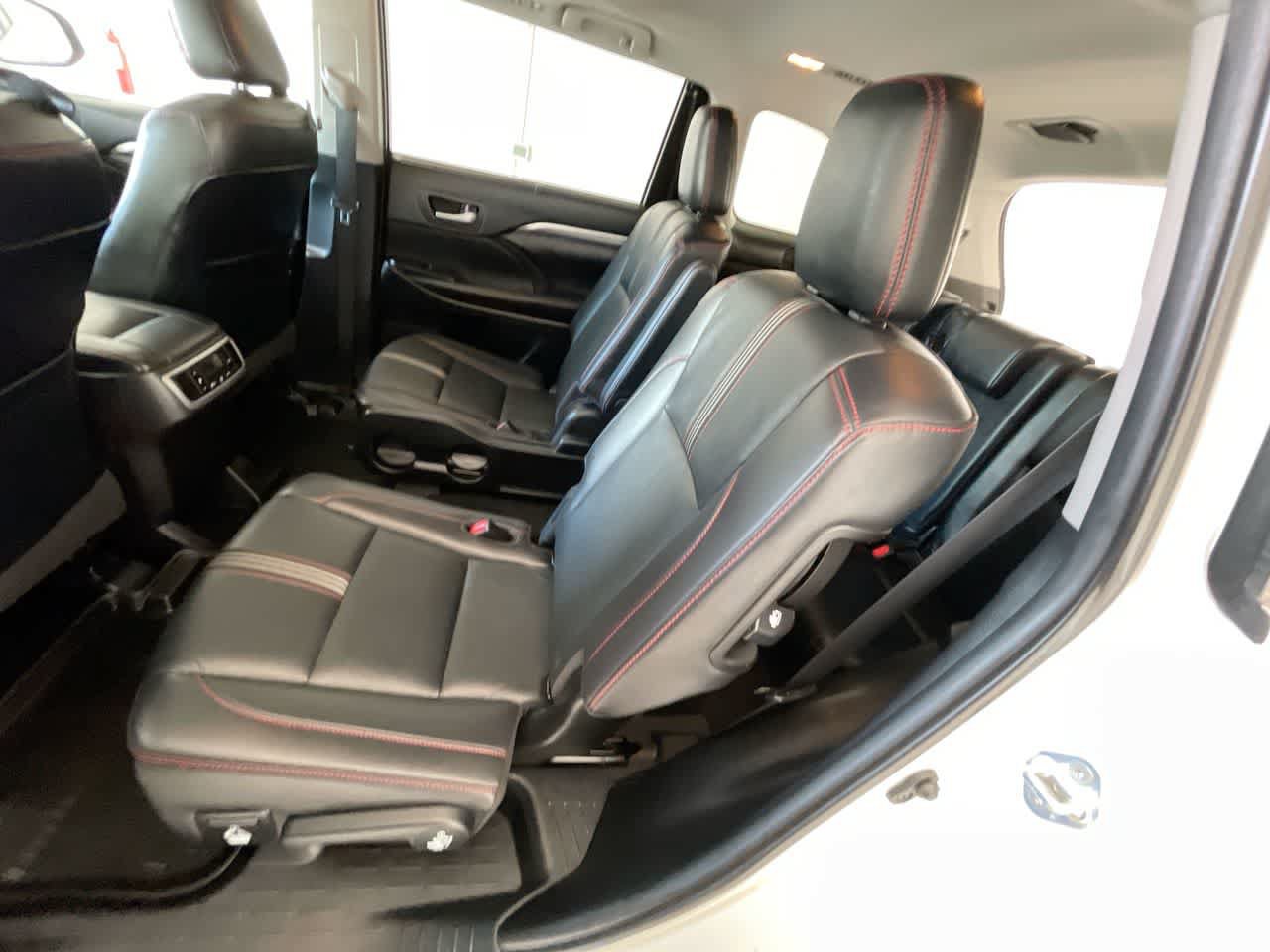 Certified 2019 Toyota Highlander SE AWD/4WD image 23