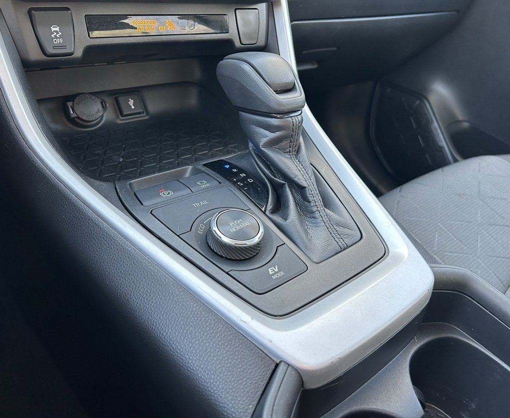 Certified 2020 Toyota RAV4 XLE image 21