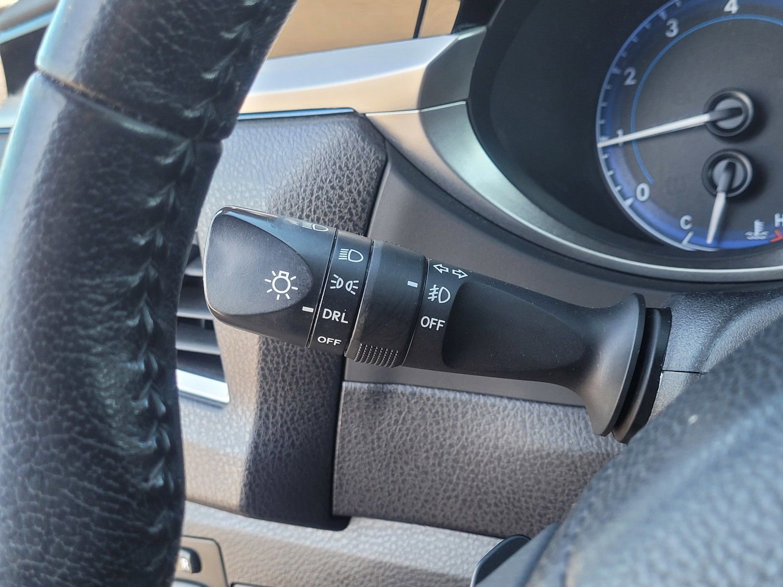 Used 2016 Toyota Corolla S image 25