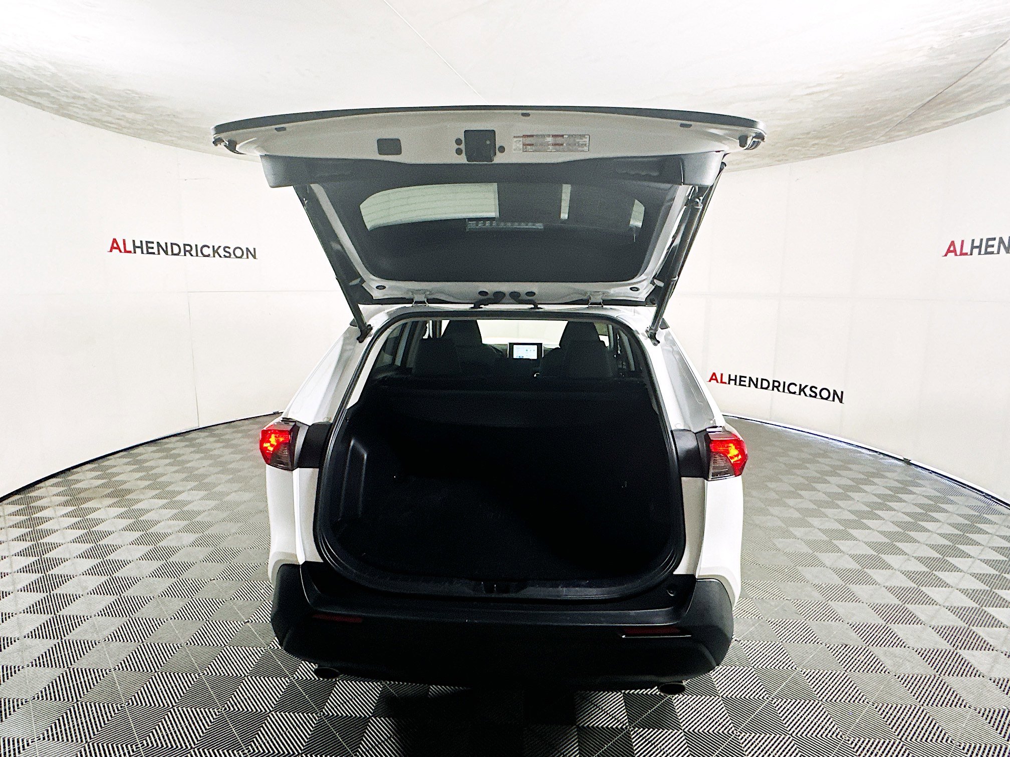 Used 2023 Toyota RAV4 XLE image 31