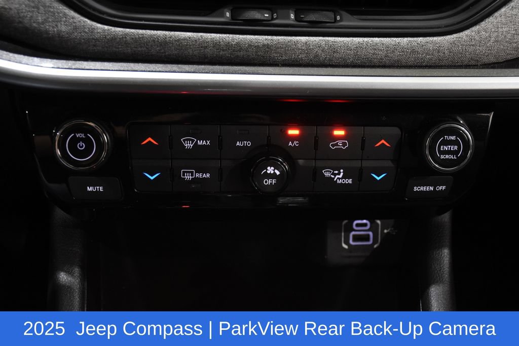 Used 2025 Jeep Compass Latitude w/ Sun & Sound Group AWD/4WD image 21