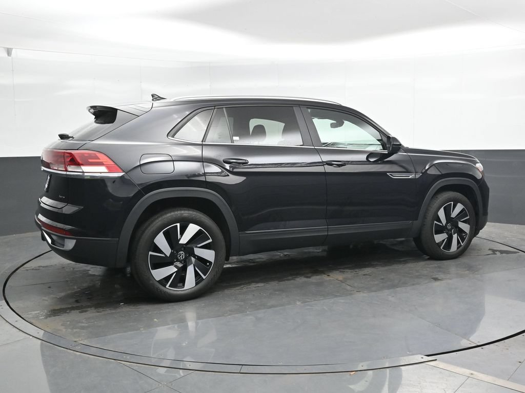 Used 2024 Volkswagen Atlas Cross Sport SE AWD/4WD image 2