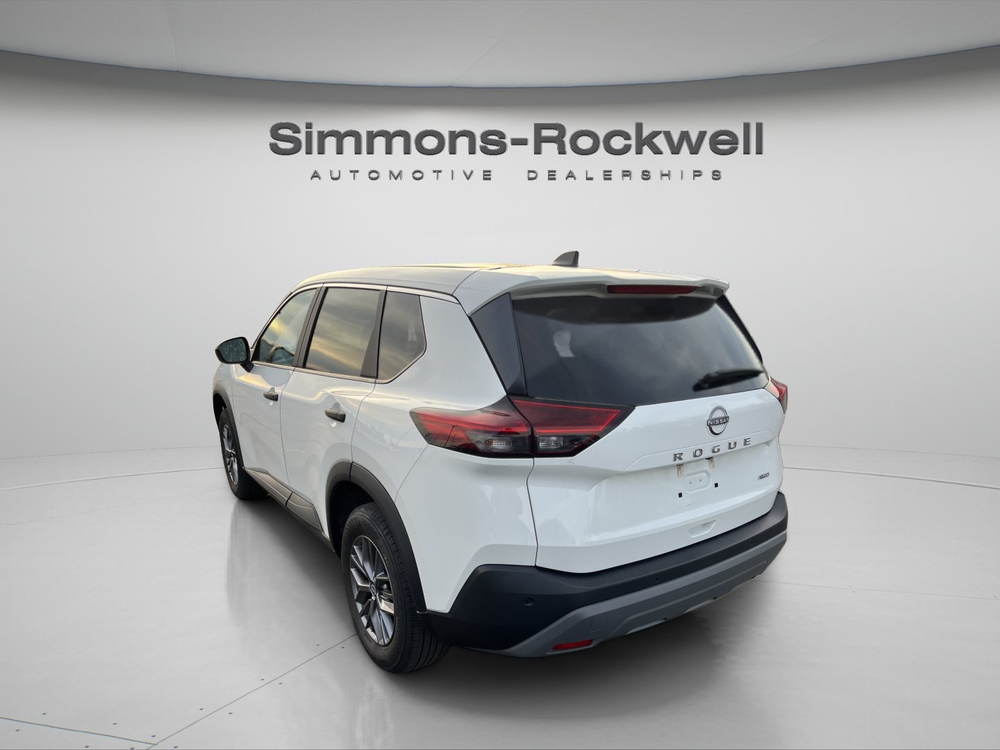 Used 2023 Nissan Rogue S AWD/4WD image 3
