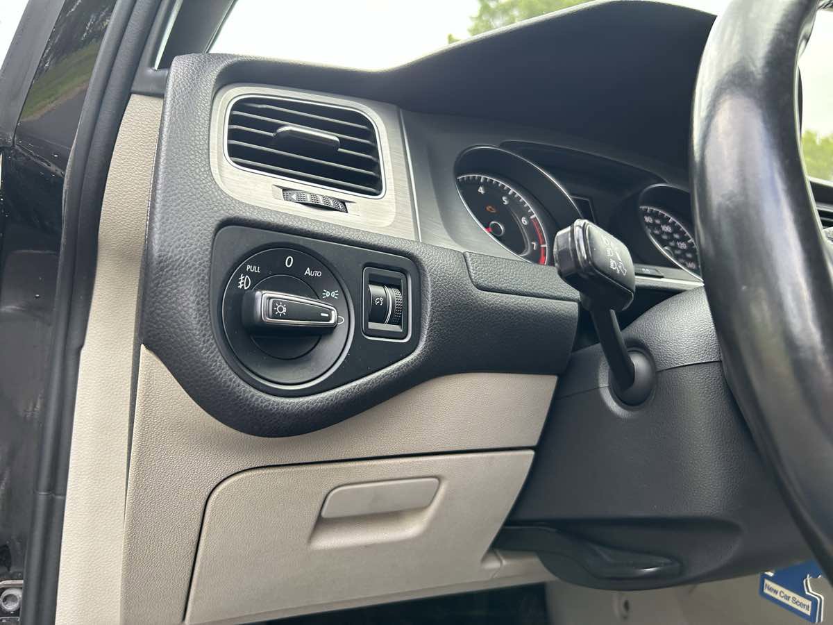 Used 2015 Volkswagen Golf SEL image 19