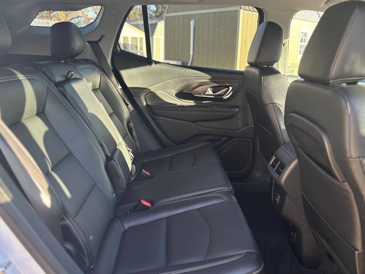 Used 2024 GMC Terrain SLT image 17