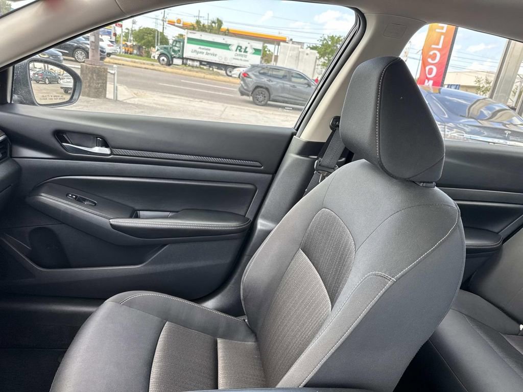 Used 2025 Nissan Altima 2.5 SV FWD image 15
