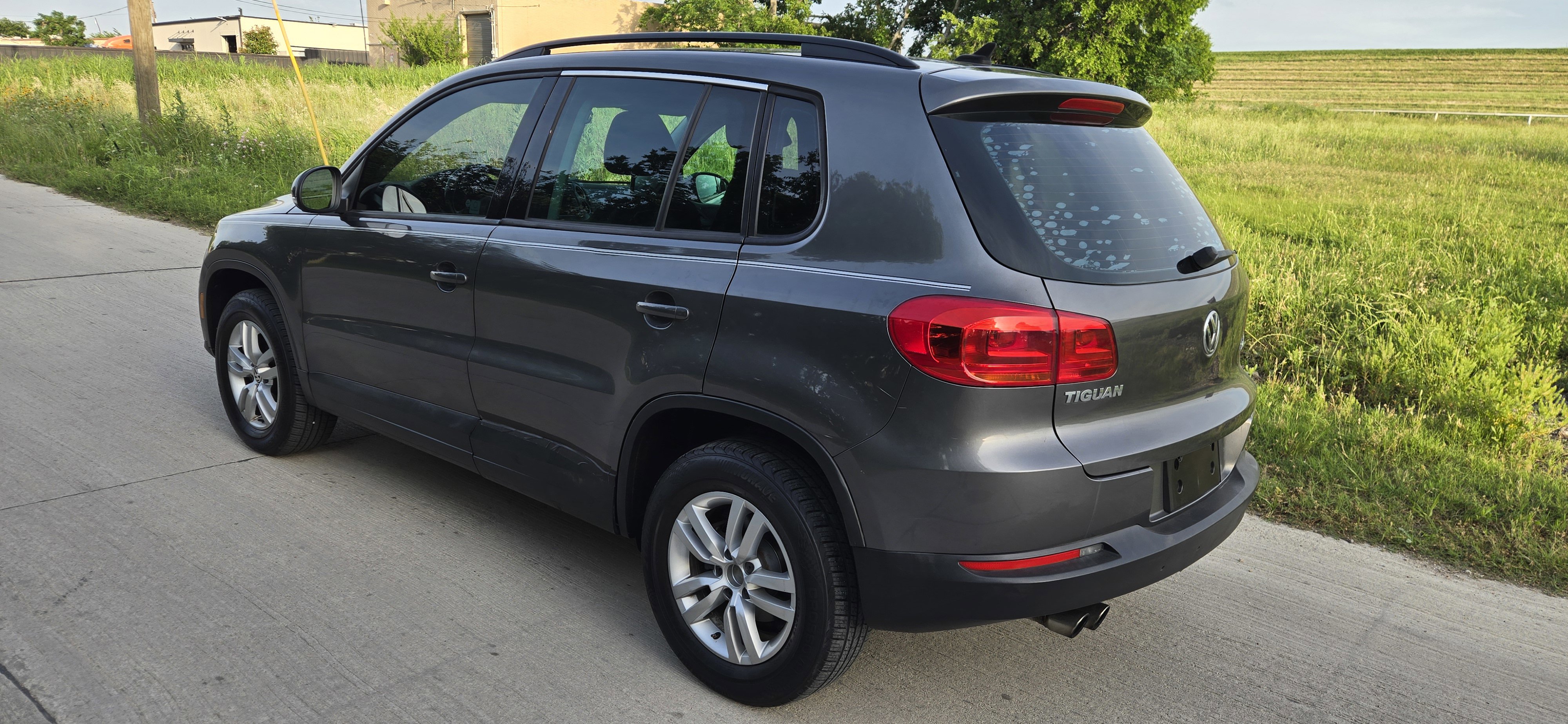 Used 2015 Volkswagen Tiguan S FWD image 5