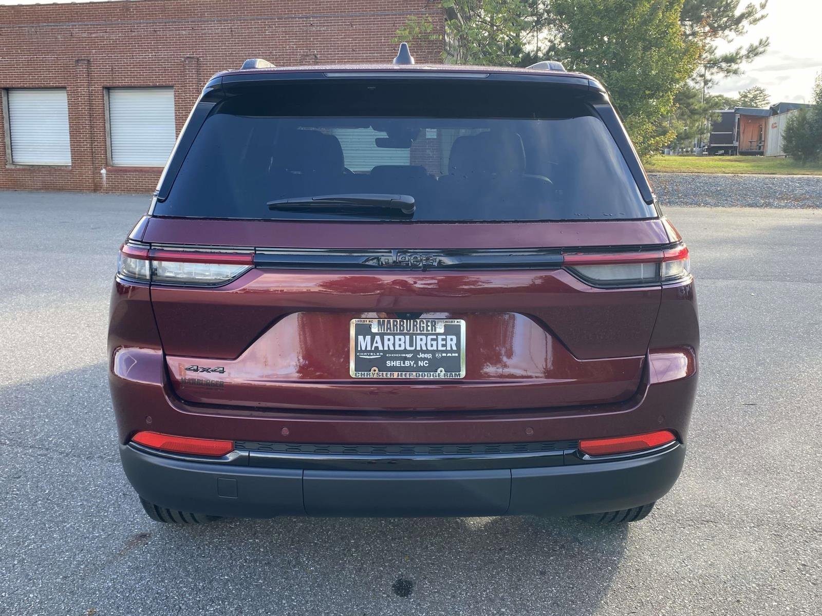 New 2025 Jeep Grand Cherokee Laredo image 7