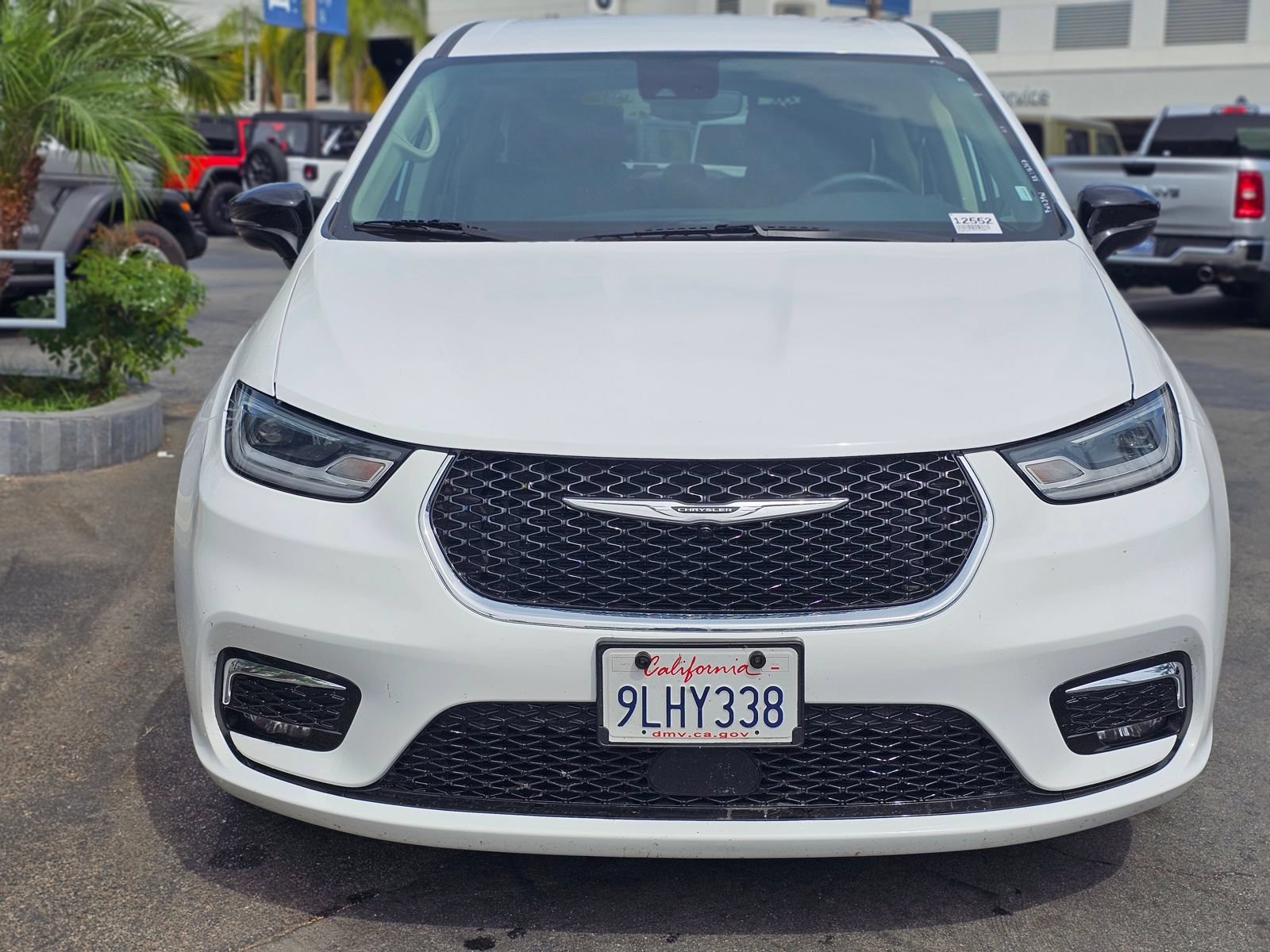 Used 2024 Chrysler Pacifica Limited FWD image 3