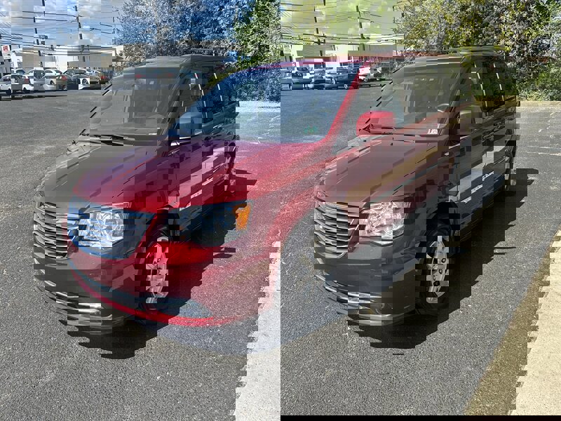 Used 2012 Chrysler Town & Country Touring w/ Entertainment Group #1 image 3