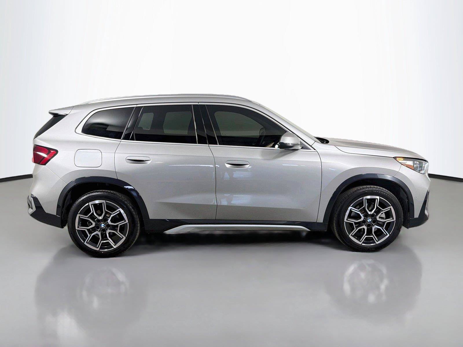 Used 2026 BMW X1 xDrive28i w/ Convenience Package AWD/4WD image 4