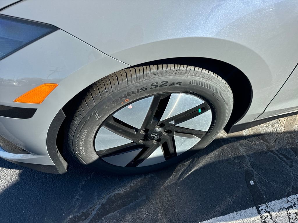 New 2025 Hyundai Ioniq 6 Limited image 9