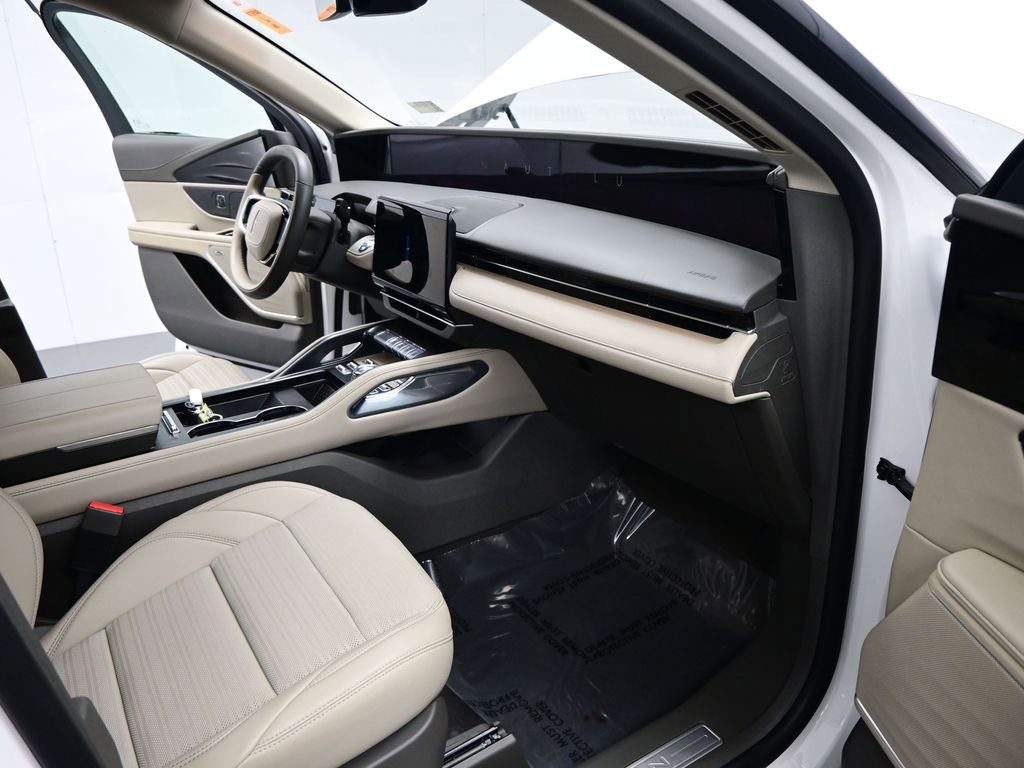 Used 2025 Lincoln Nautilus Reserve w/ Jet Appearance Package image 19