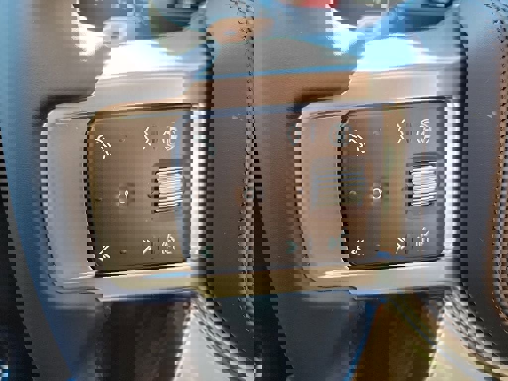 New 2024 Land Rover Discovery Metropolitan Edition image 15