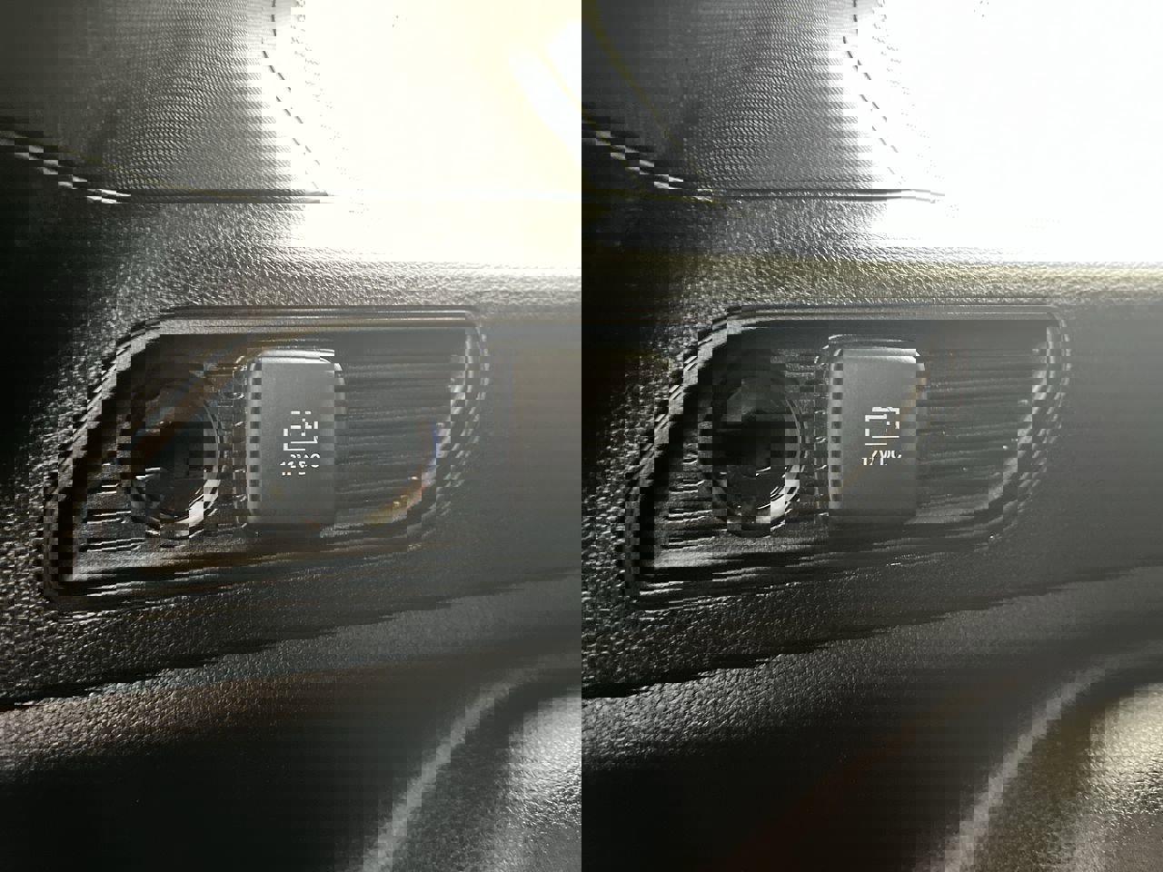 Used 2022 Jeep Grand Cherokee Altitude image 29