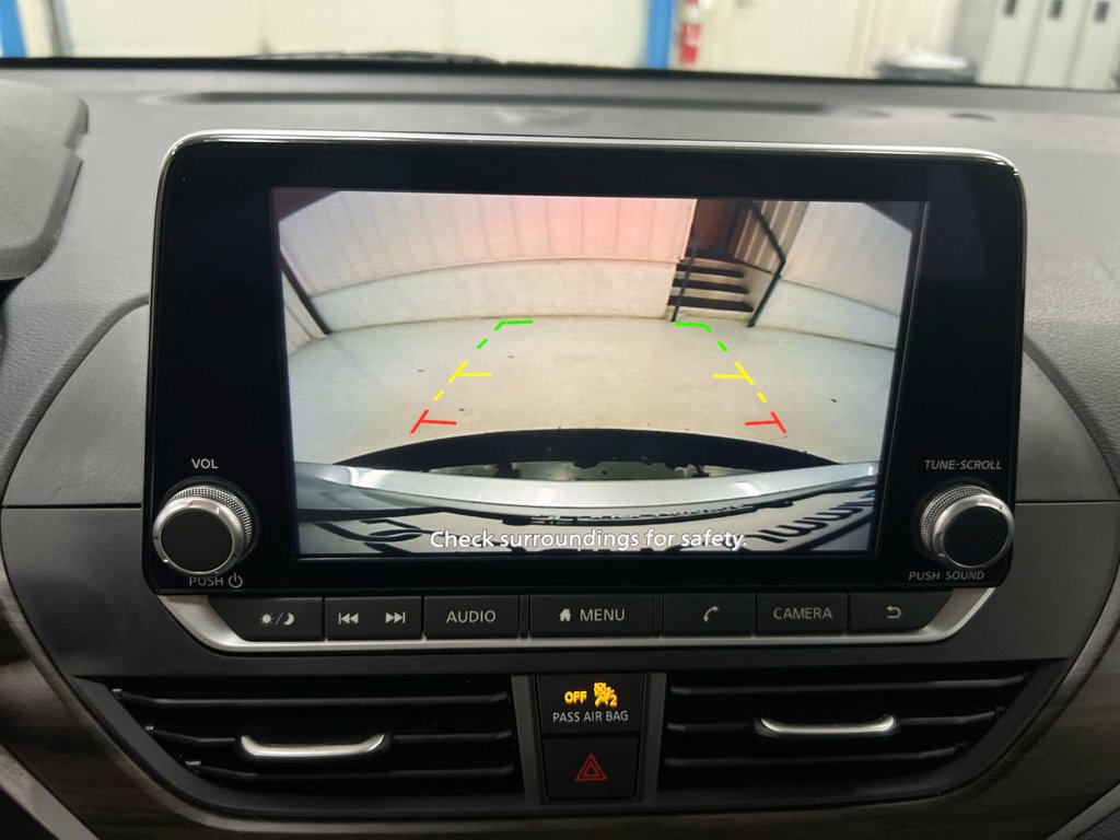 Used 2024 Nissan Altima 2.5 SV FWD image 15