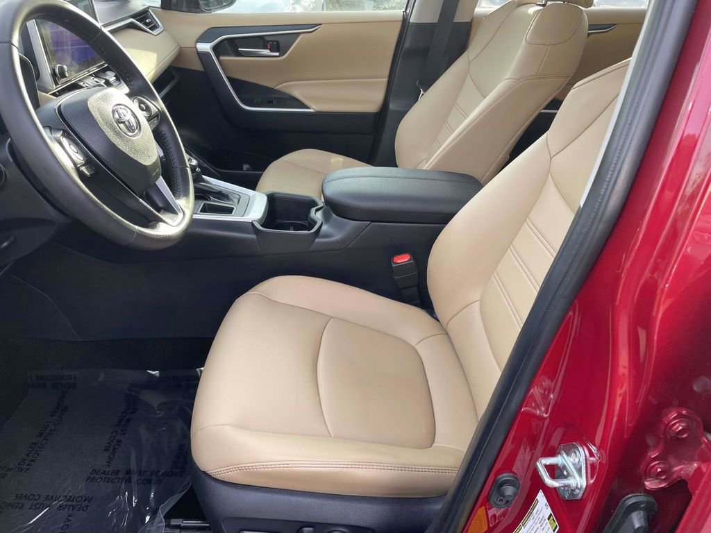 Used 2025 Toyota RAV4 XLE Premium FWD image 28
