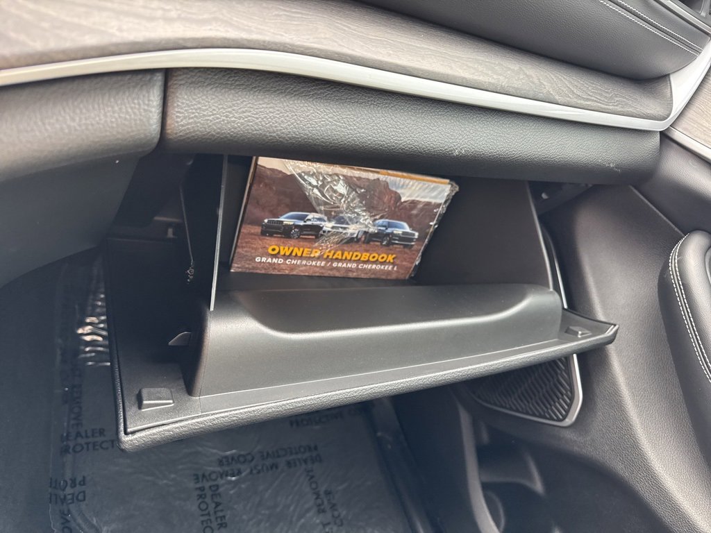 Used 2025 Jeep Grand Cherokee Limited 4xe w/ MOPAR Finishing Package image 33