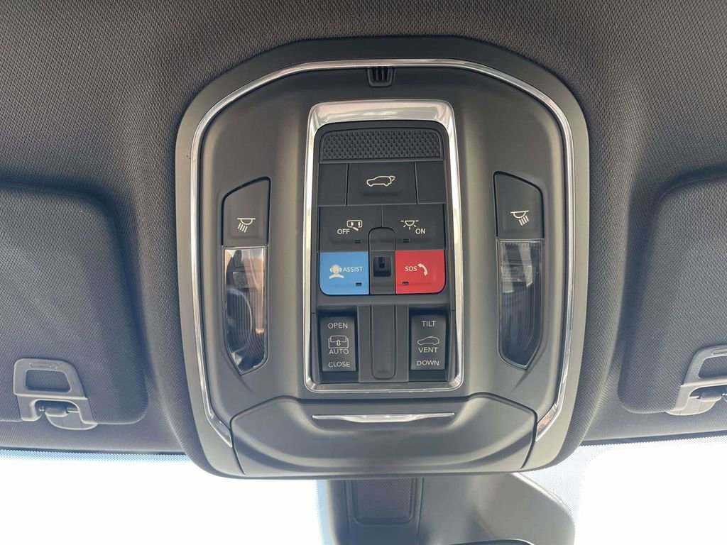 Used 2023 Jeep Grand Cherokee Altitude AWD/4WD image 29