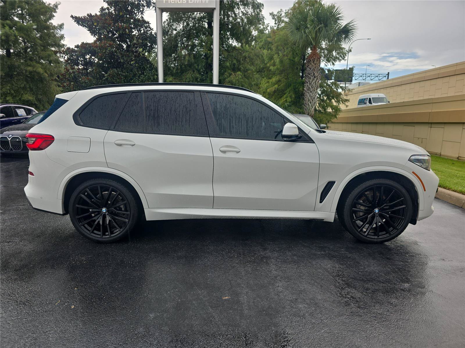 Used 2020 BMW X5 sDrive40i w/ M Sport Package RWD image 2