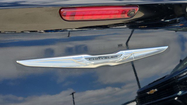 Used 2015 Chrysler 300 Limited RWD image 29