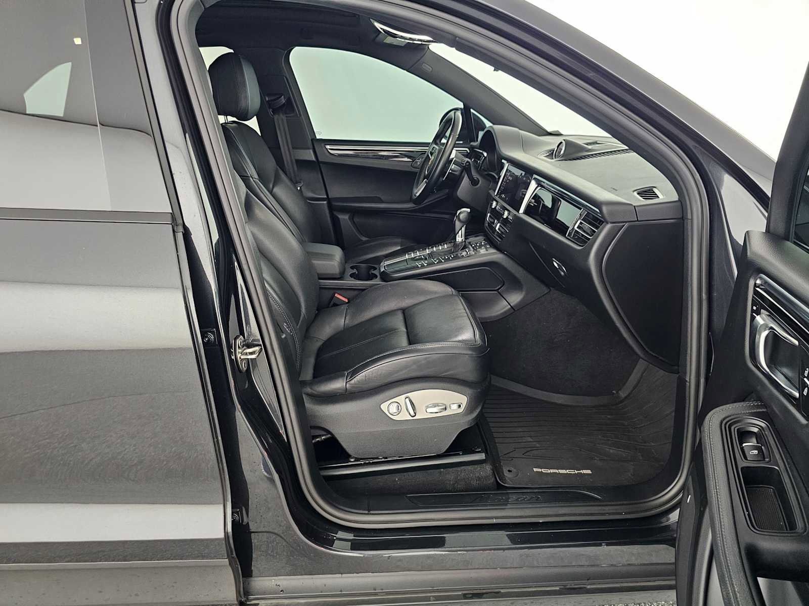 Used 2021 Porsche Macan image 10