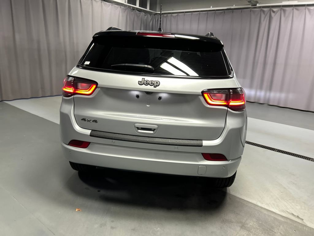 Used 2024 Jeep Compass Limited w/ High Altitude Package image 6