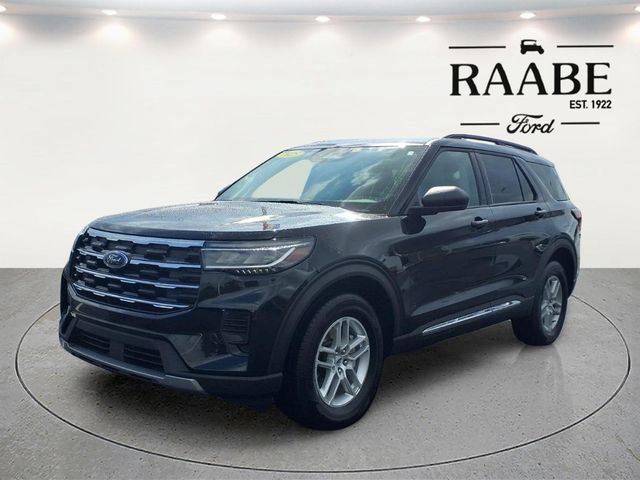 Used 2025 Ford Explorer Active AWD/4WD image 3