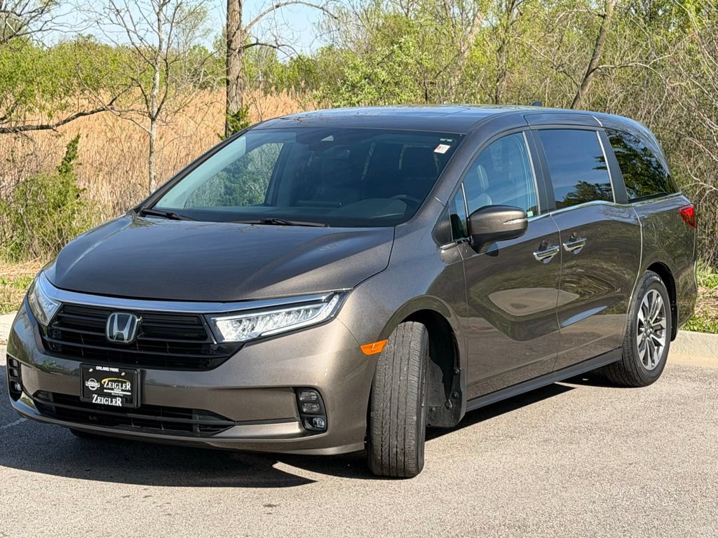 Used 2023 Honda Odyssey EX-L image 3