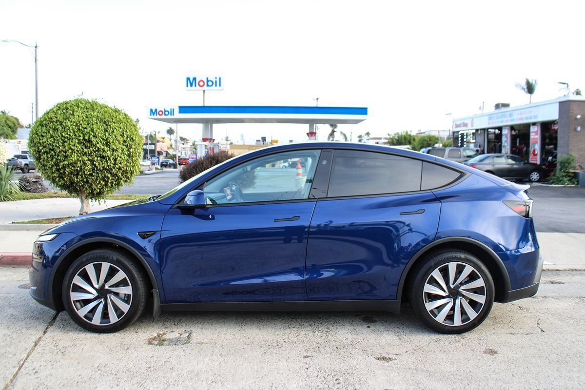 Used 2026 Tesla Model Y Long Range AWD/4WD image 2
