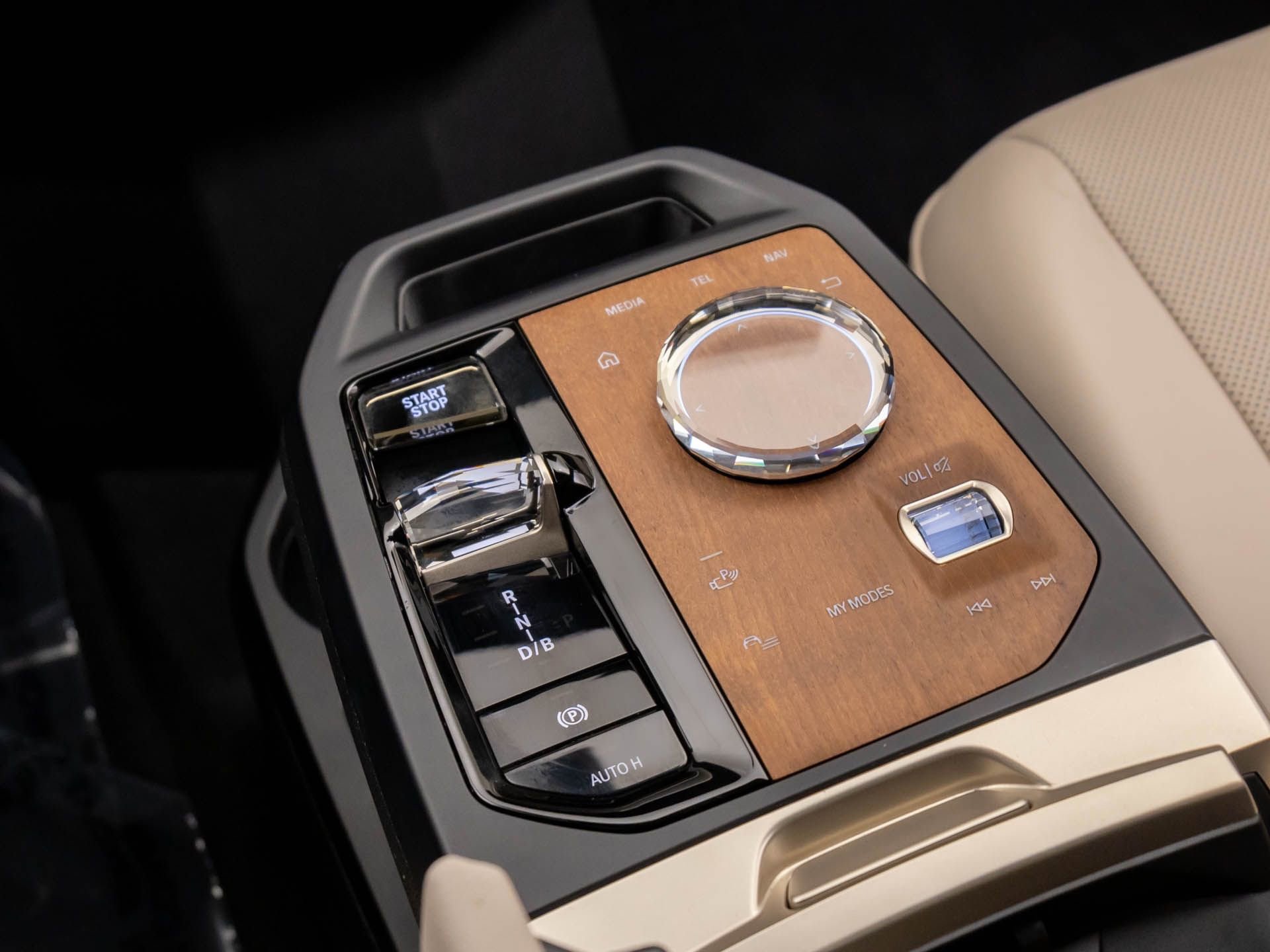 Used 2024 BMW iX xDrive50 w/ Premium Package image 29