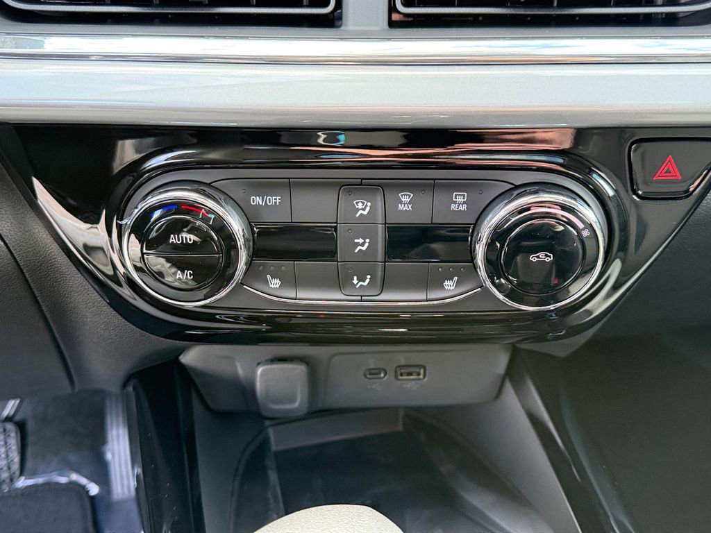 New 2026 Chevrolet Trax LT w/ Sunroof Package image 19