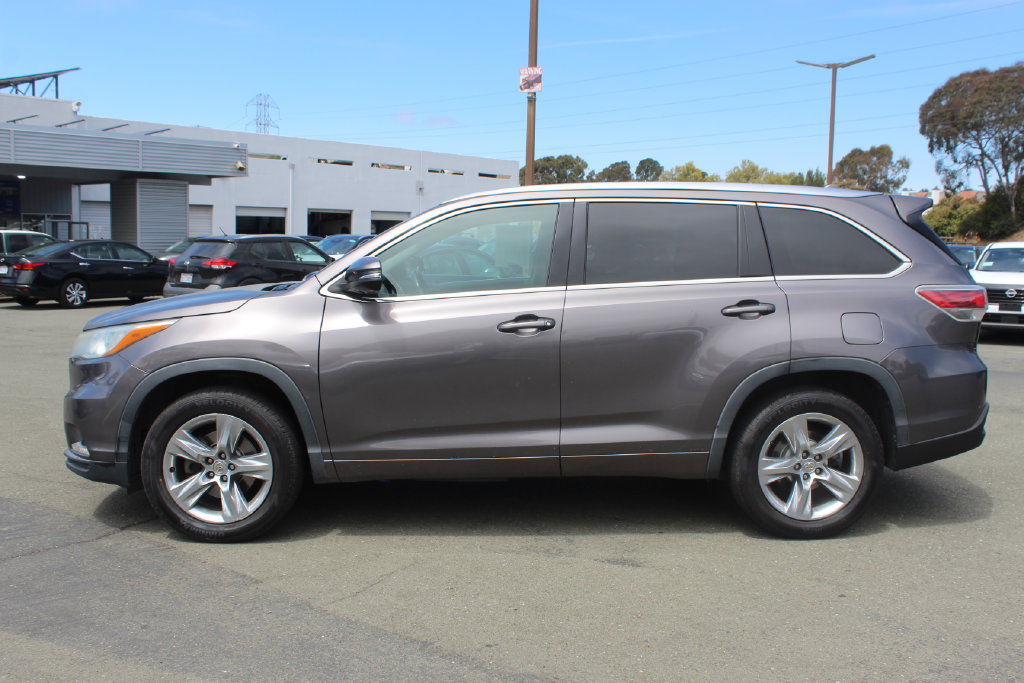 Used 2014 Toyota Highlander Limited FWD image 2