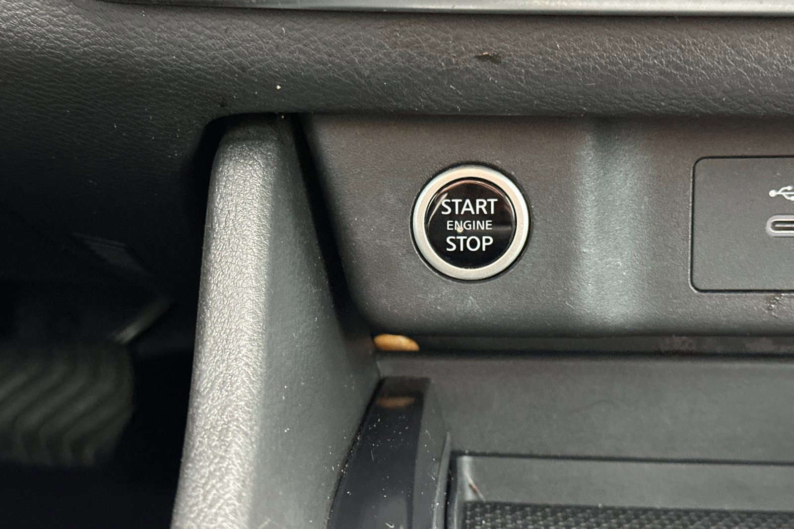 Used 2023 Nissan Rogue S image 22