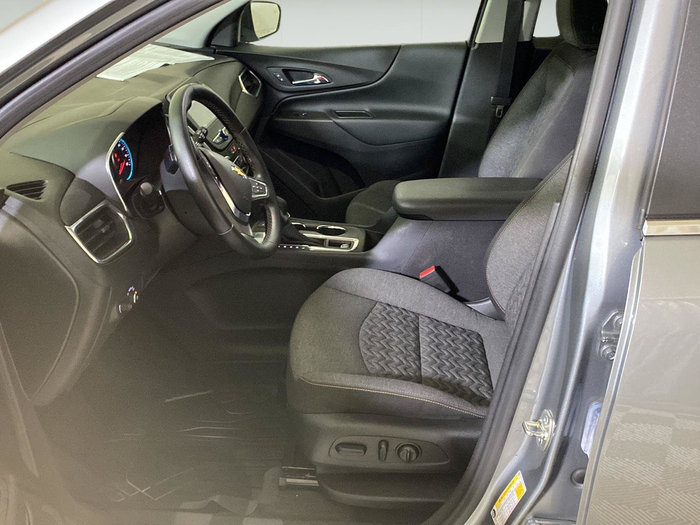 Used 2024 Chevrolet Equinox LT w/ LPO, Floor Liner Package FWD image 18