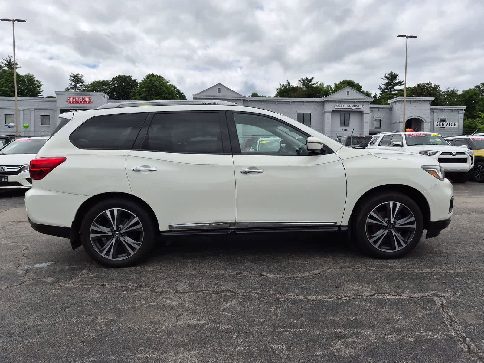 Used 2019 Nissan Pathfinder Platinum AWD/4WD image 9