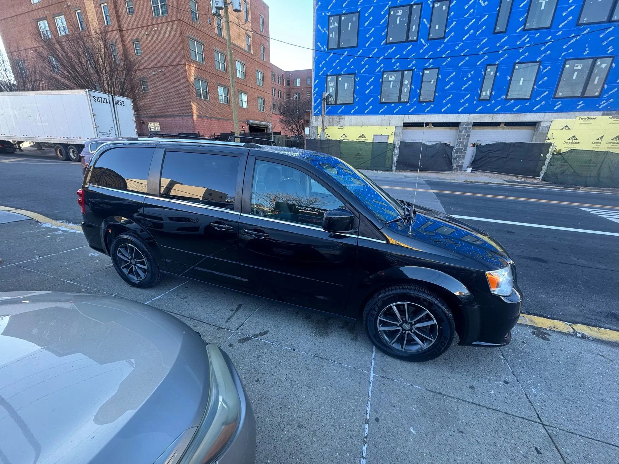 Used 2017 Dodge Grand Caravan SXT image 11