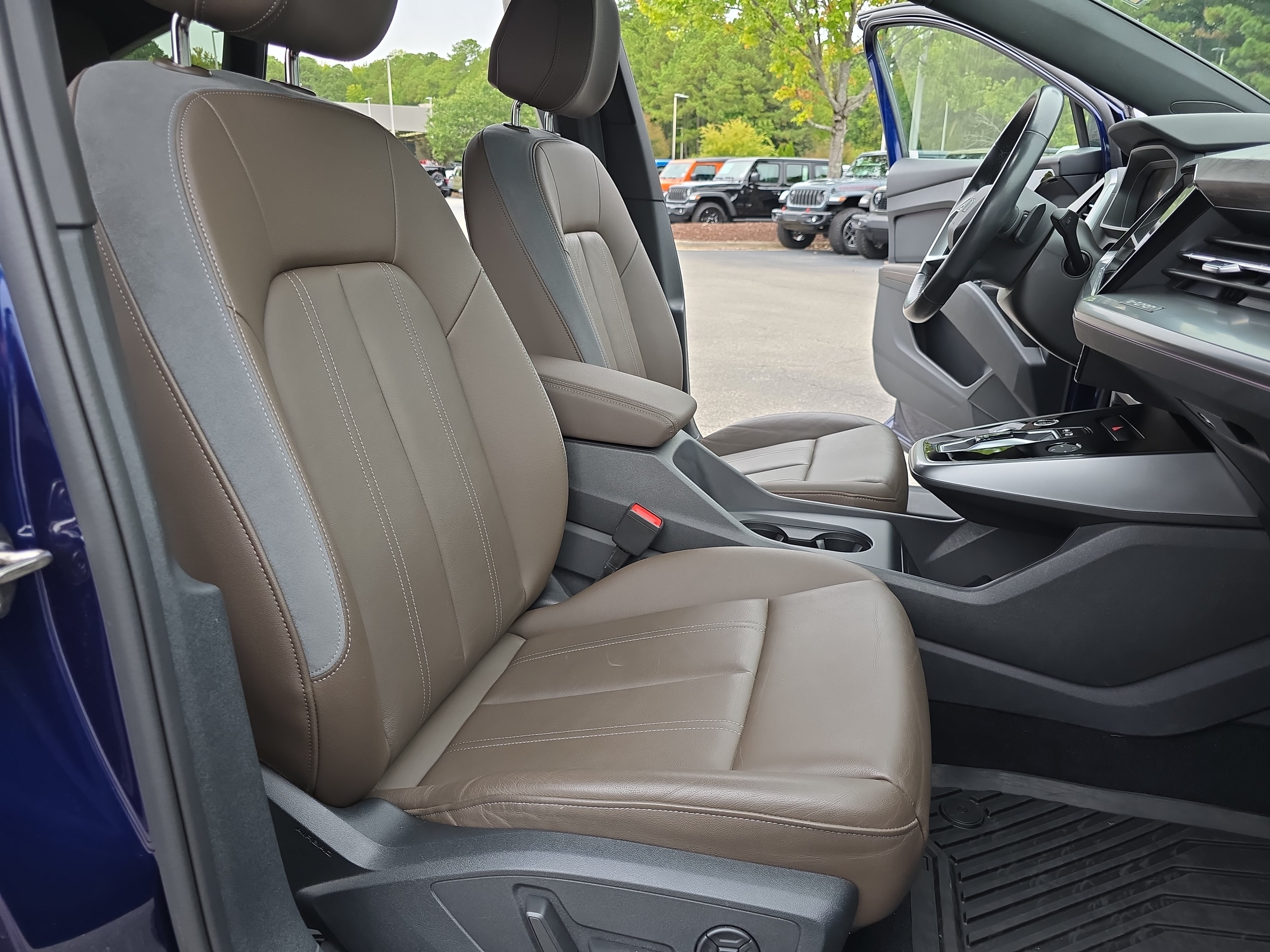 Used 2023 Audi Q4 e-tron Premium Plus AWD/4WD image 10