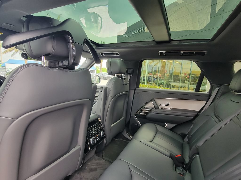 New 2026 Land Rover Range Rover Sport Dynamic SE AWD/4WD image 17