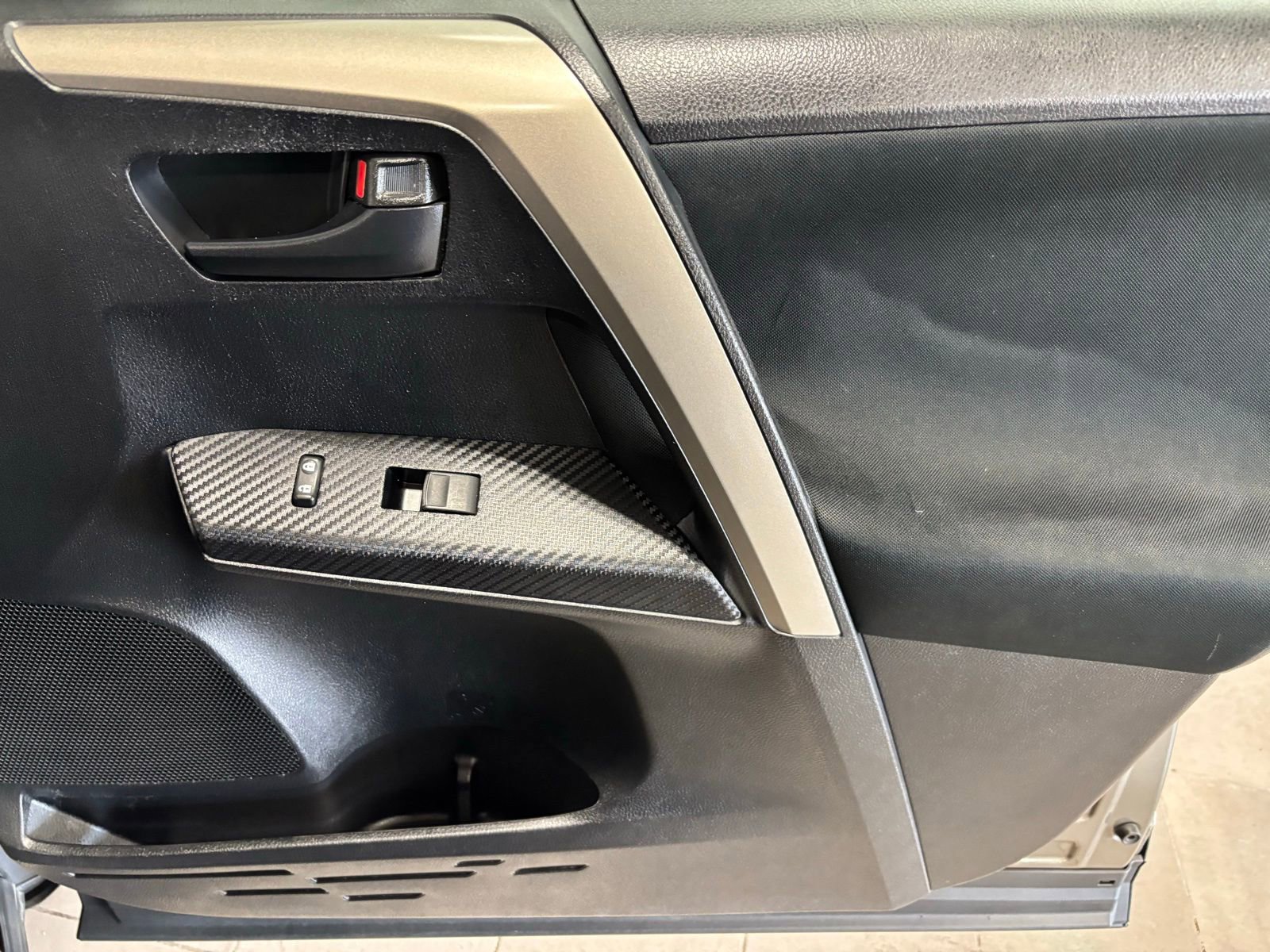 Used 2015 Toyota RAV4 LE image 16