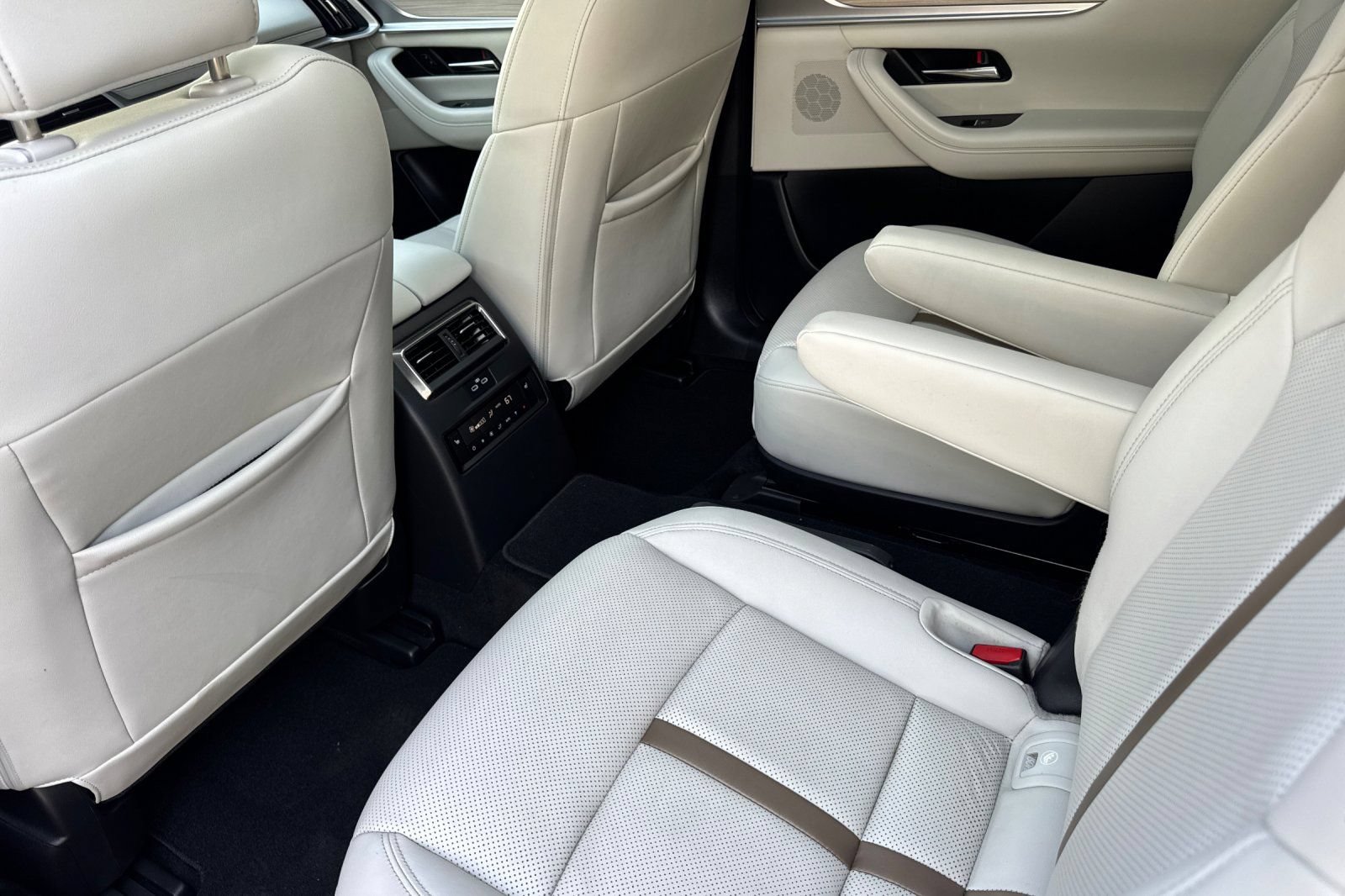 Certified 2024 MAZDA CX-90 Plug-In Hybrid w/ Premium Plus AWD/4WD image 14