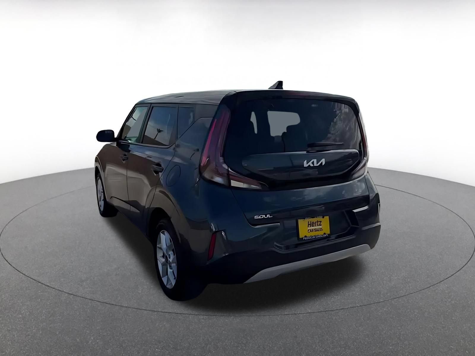 Used 2025 Kia Soul LX w/ LX Technology Package FWD image 9
