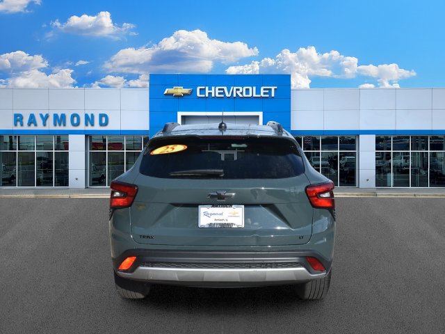 Certified 2025 Chevrolet Trax LT w/ LT Convenience Package FWD image 5
